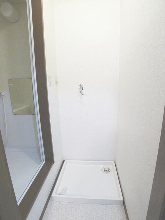 物件内観写真11　(洗濯機置場)