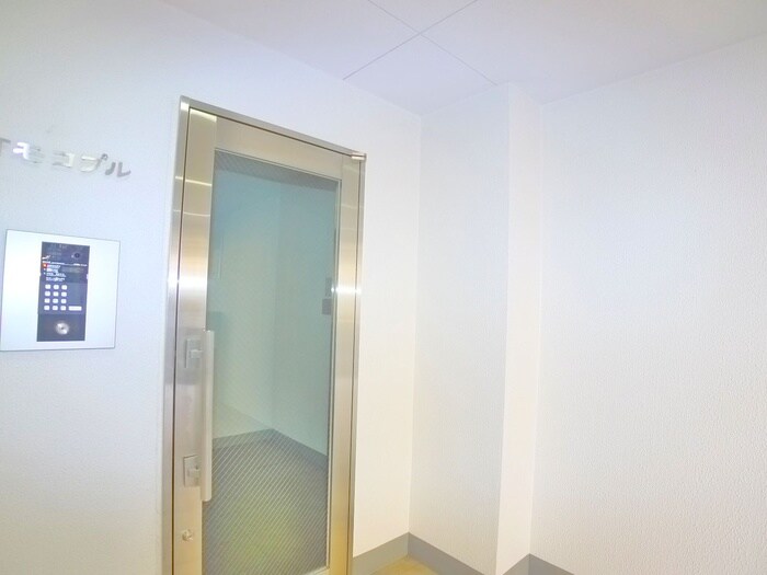 物件外観写真6　(エントランス部分)