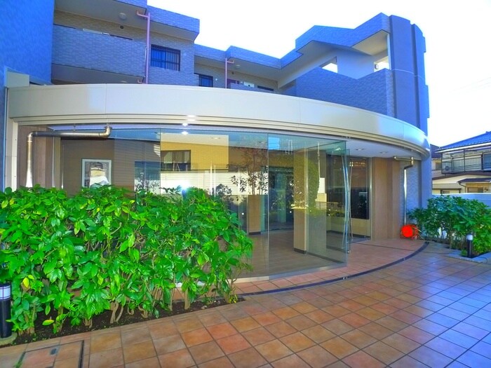 物件外観写真3　(エントランス部分)