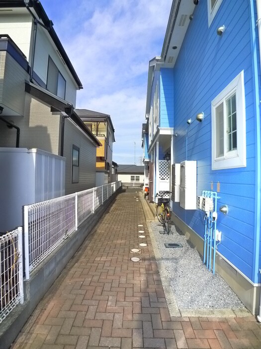 物件外観写真3　(エントランス部分)