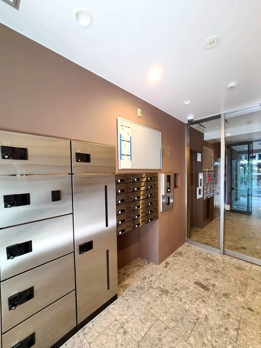 物件外観写真5　(エントランス部分)