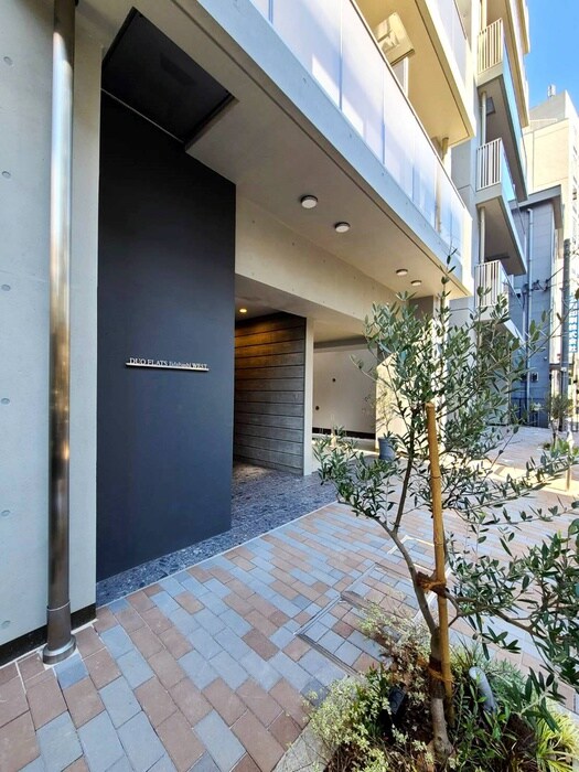 物件外観写真6　(エントランス部分)