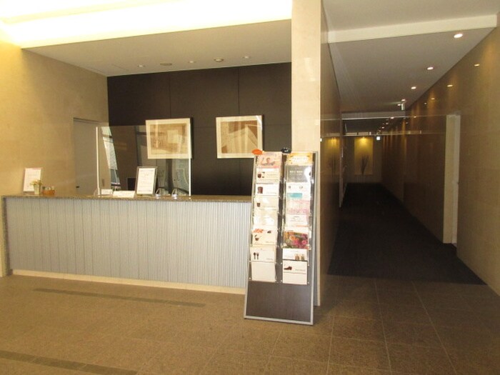 物件外観写真4　(エントランス部分)