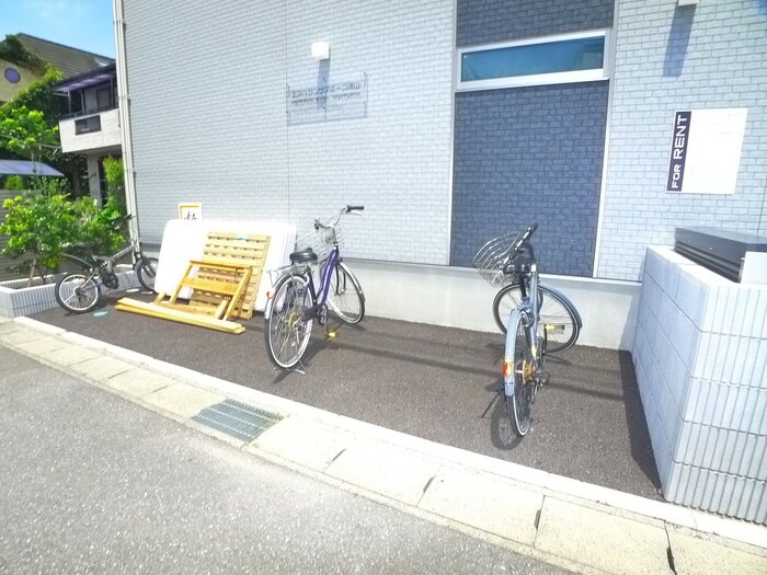 物件外観写真4　(駐輪場)