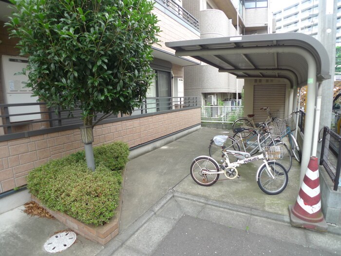 物件外観写真4　(駐輪場)