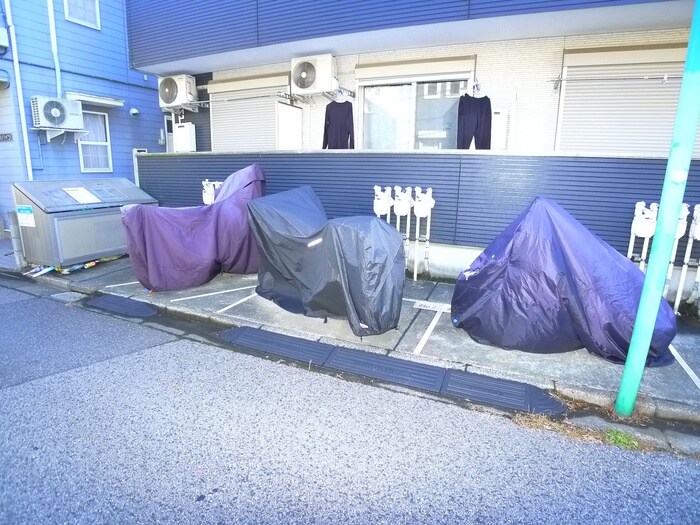 物件外観写真4　(駐輪場)