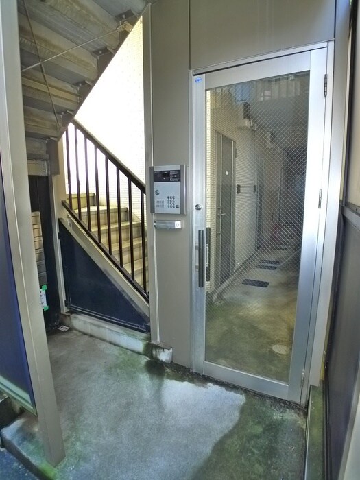 物件外観写真5　(エントランス部分)