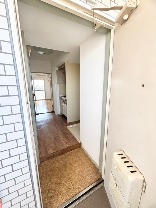 物件内観写真16　(玄関)