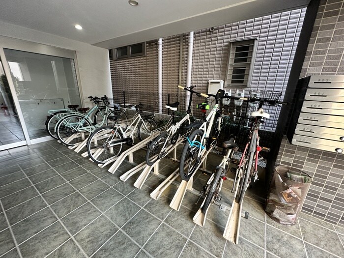 物件外観写真3　(駐輪場)