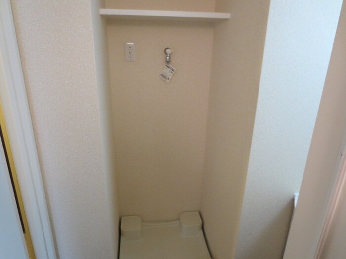 物件内観写真16　(洗濯機置場)