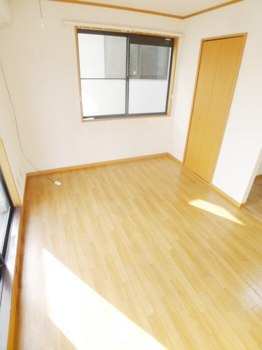 物件内観写真3　(居室)