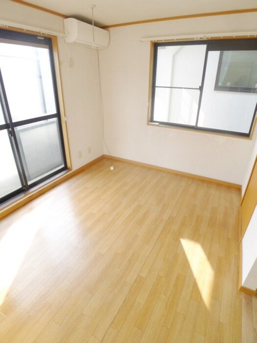 物件内観写真4　(居室)