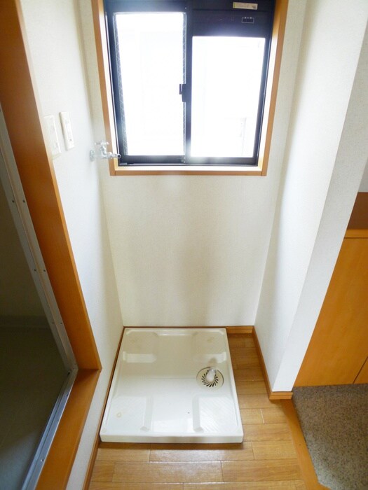 物件内観写真11　(洗濯機置場)