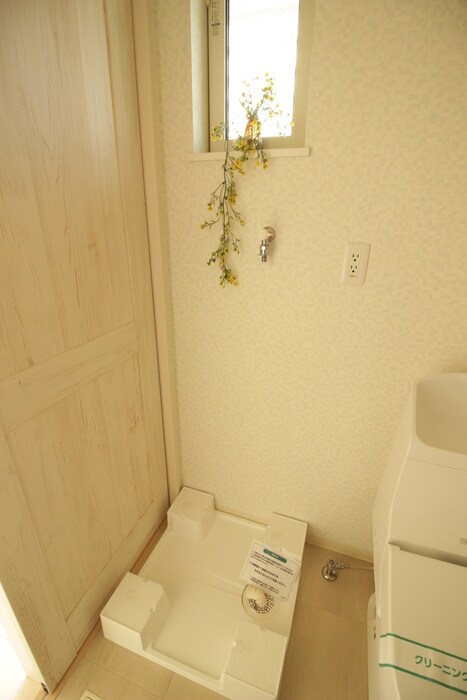 物件内観写真12　(洗濯機置場)