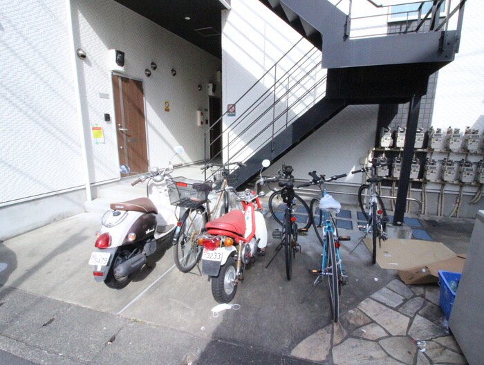 物件外観写真5　(駐輪場)