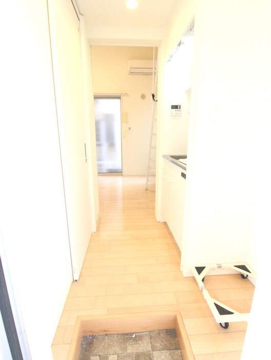 物件内観写真16　(廊下)