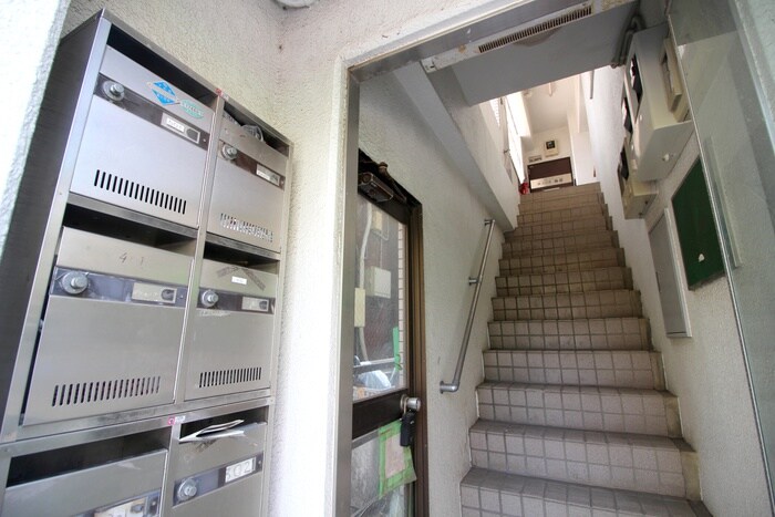 物件外観写真6　(エントランス部分)