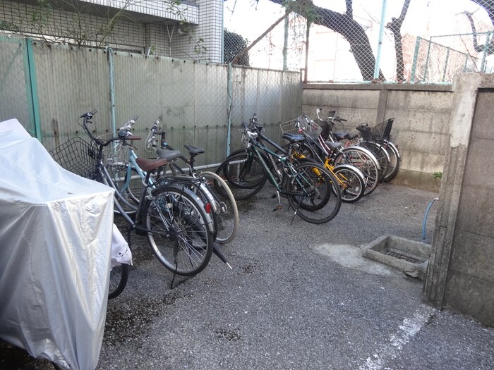 物件外観写真2　(駐輪場)