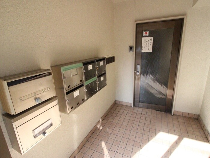 物件外観写真5　(エントランス部分)