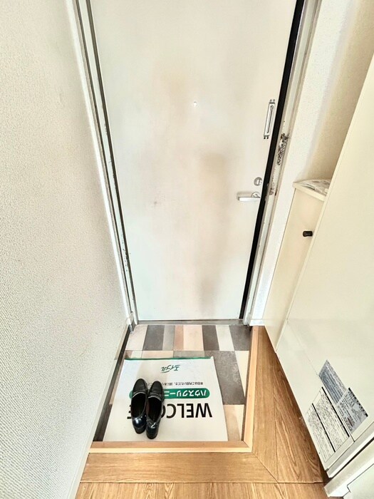 物件内観写真12　(玄関)