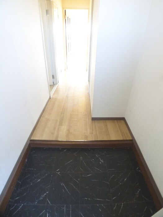 物件内観写真18　(玄関)