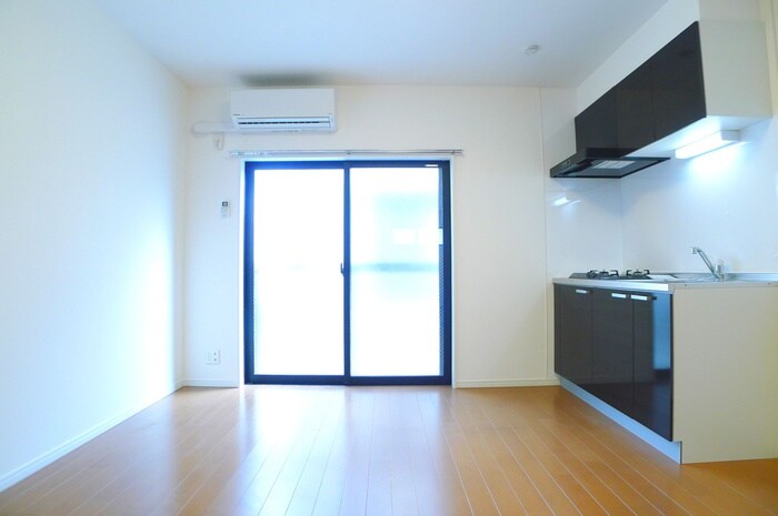 物件内観写真8　(室内からの展望)