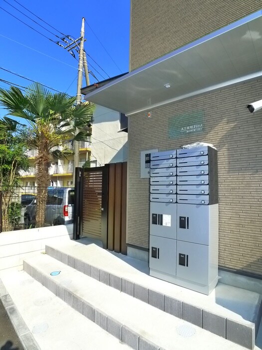 物件外観写真5　(エントランス部分)