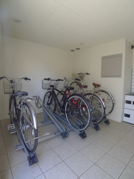 物件外観写真3　(駐輪場)