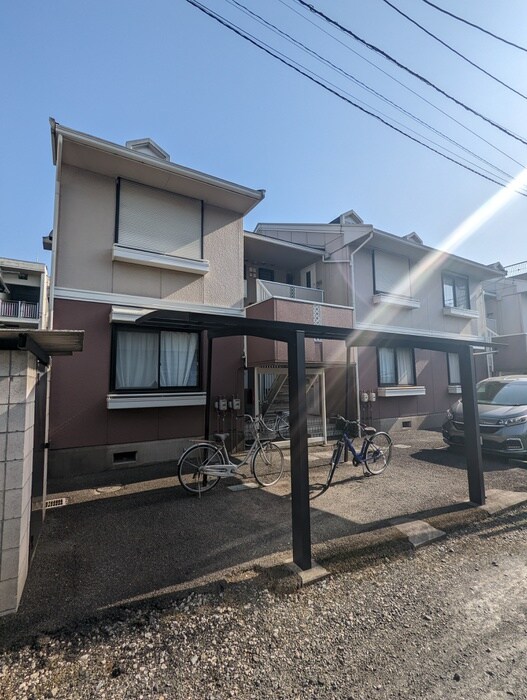 物件外観写真1　(エントランス部分)