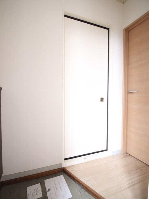 物件内観写真6　(玄関)