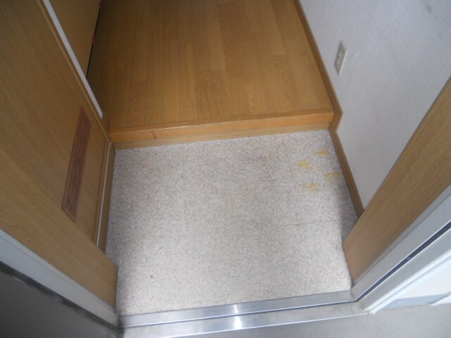 物件内観写真13　(玄関)