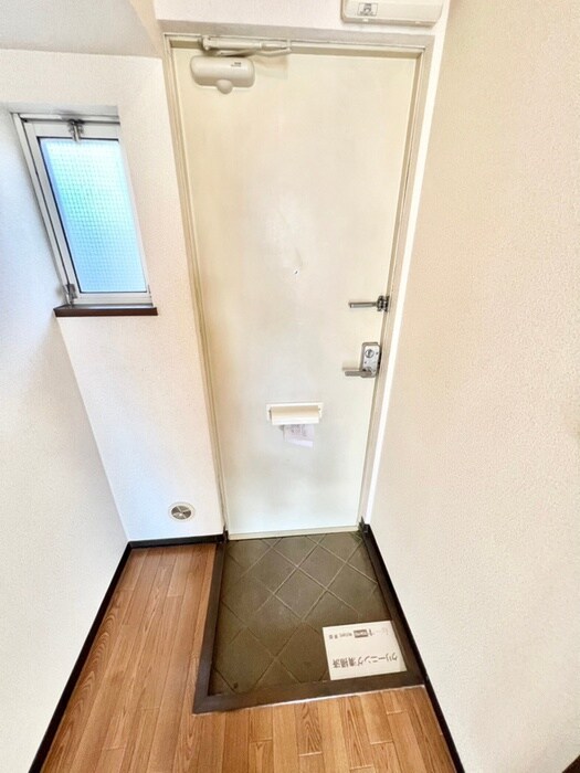 物件内観写真16　(玄関)