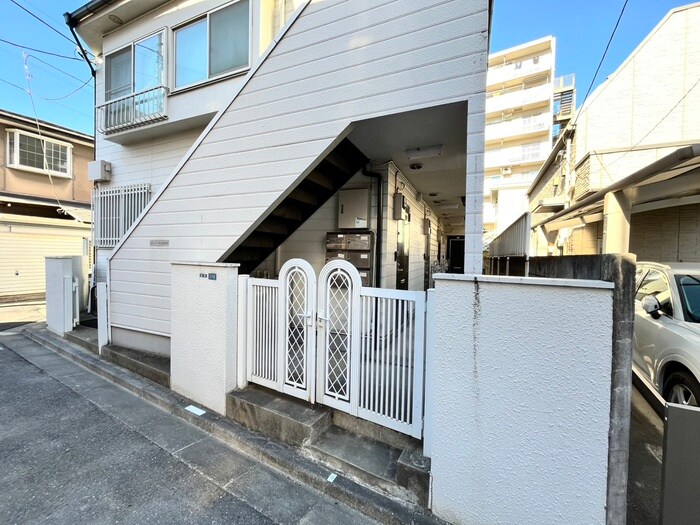 物件外観写真6　(エントランス部分)