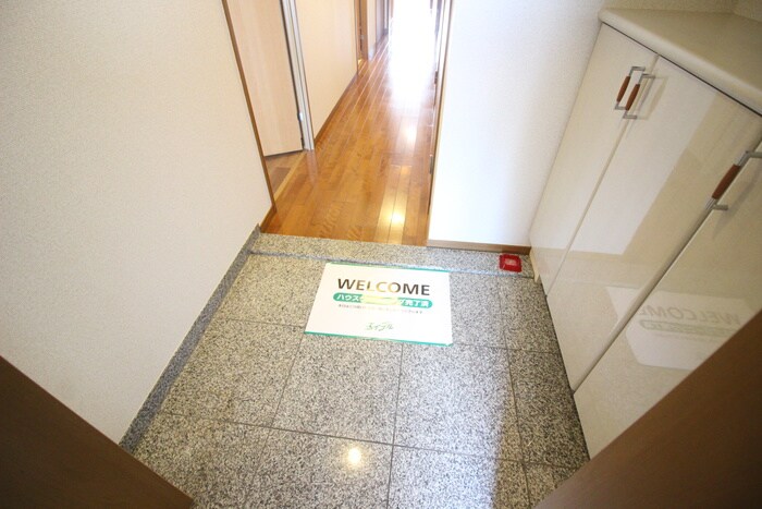 物件内観写真16　(玄関)