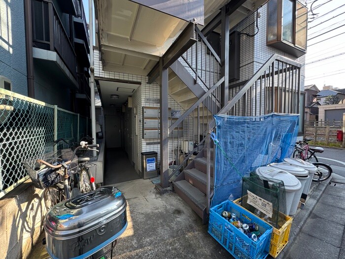 物件外観写真5　(エントランス部分)