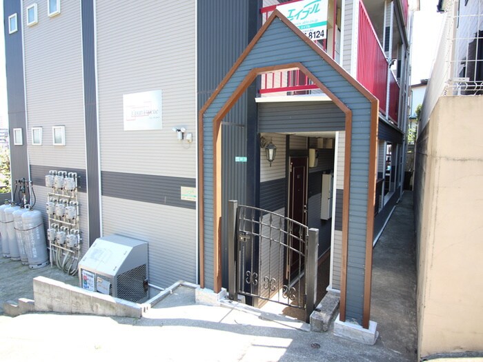 物件外観写真4　(エントランス部分)