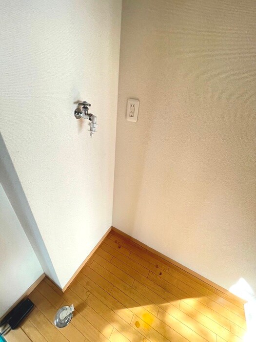 物件内観写真18　(洗濯機置場)