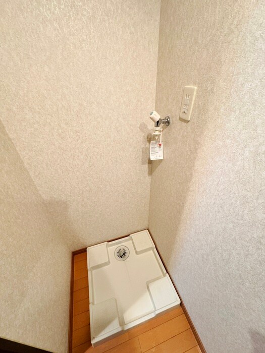 物件内観写真14　(洗濯機置場)