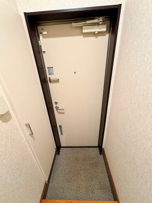 物件内観写真16　(玄関)