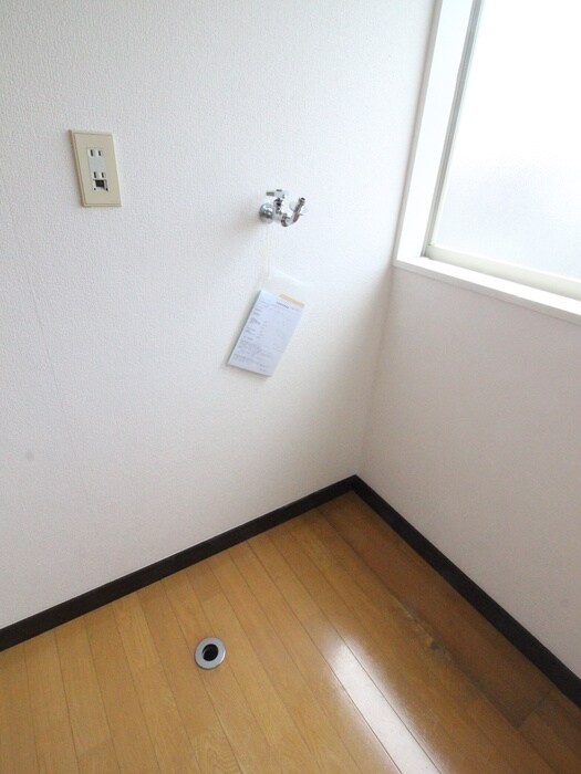 物件内観写真12　(洗濯機置場)