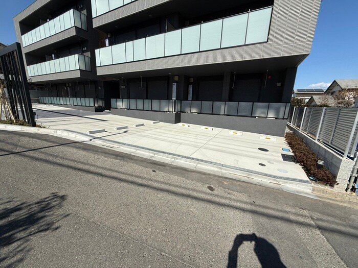 物件外観写真4　(駐車場)