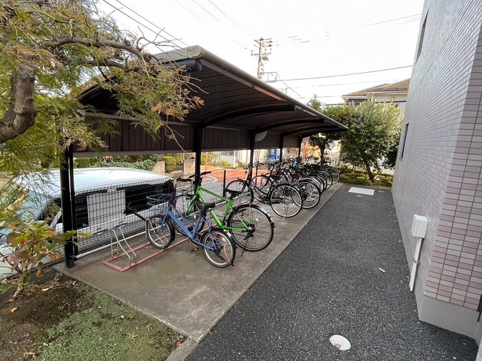 物件外観写真4　(駐輪場)