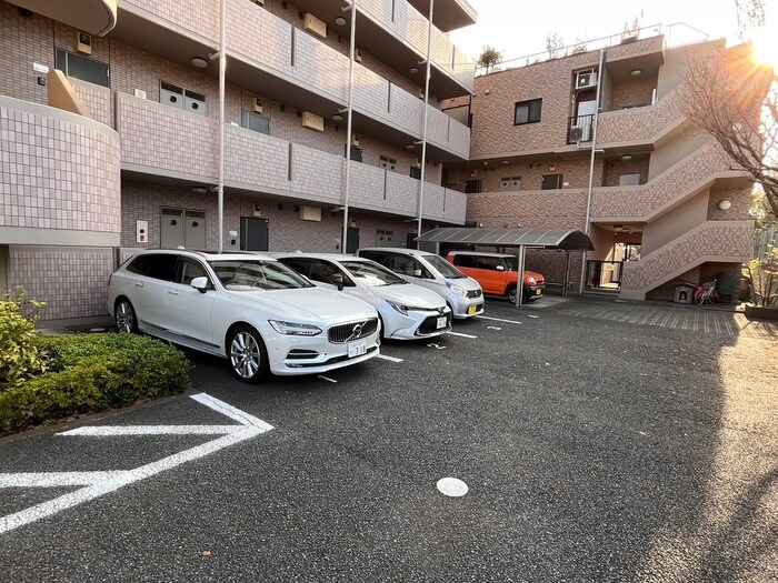 物件外観写真6　(駐車場)