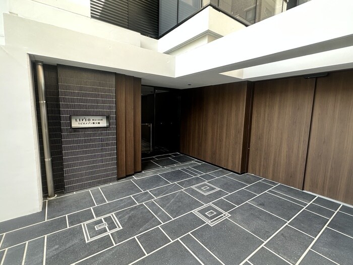 物件外観写真2　(エントランス部分)