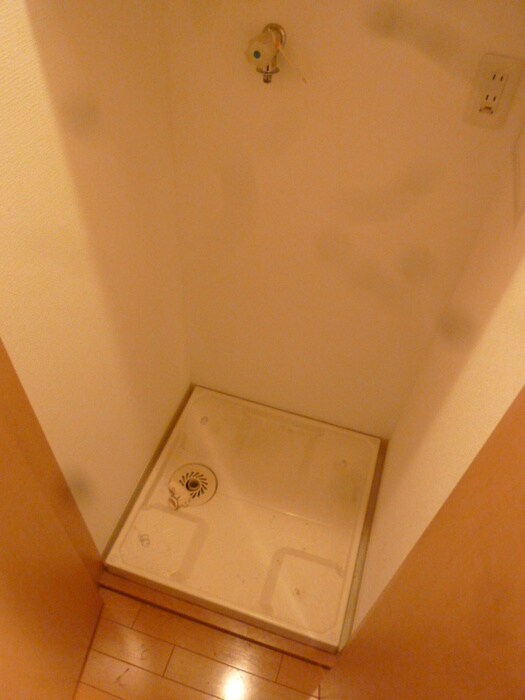 物件内観写真12　(洗濯機置場)