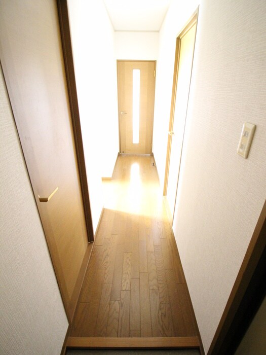 物件内観写真18　(廊下)