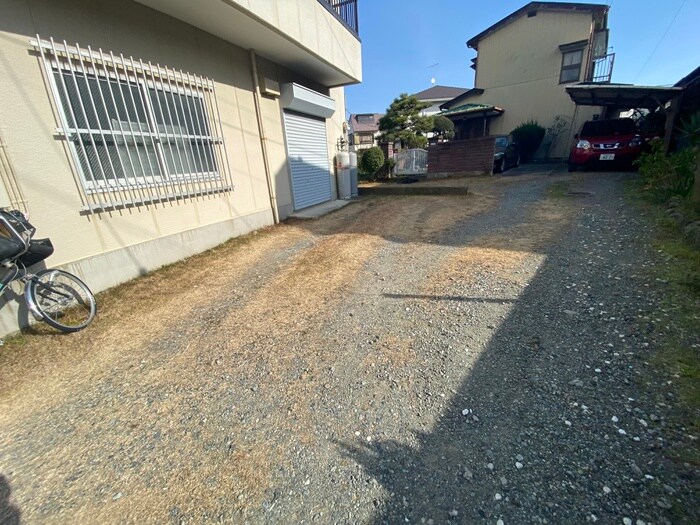 物件外観写真6　(駐車場)
