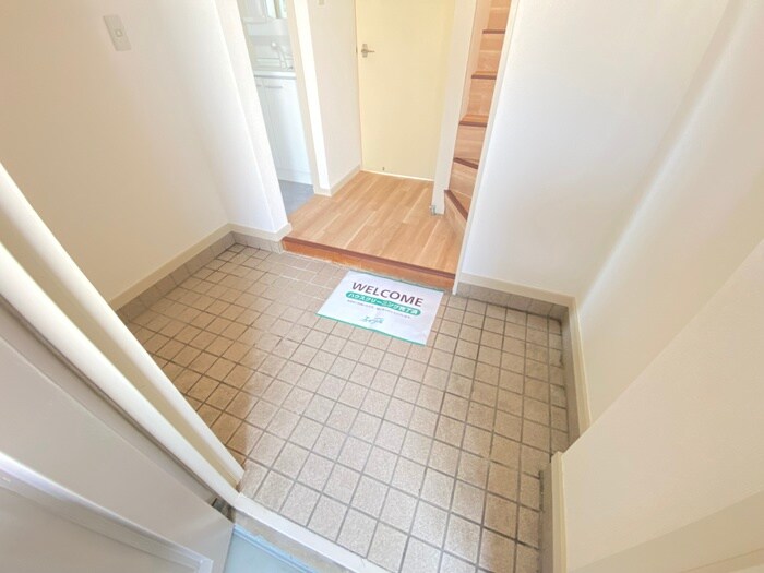 物件内観写真16　(玄関)