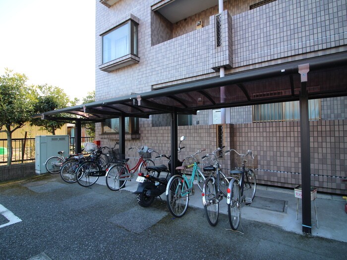 物件外観写真4　(駐輪場)