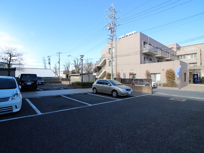 物件外観写真5　(駐車場)
